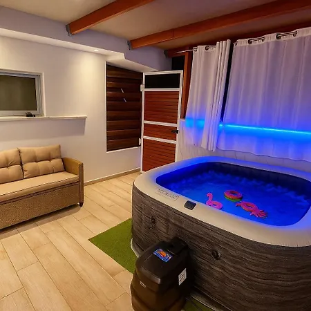 My Summerhouse With Jacuzzi דירה *